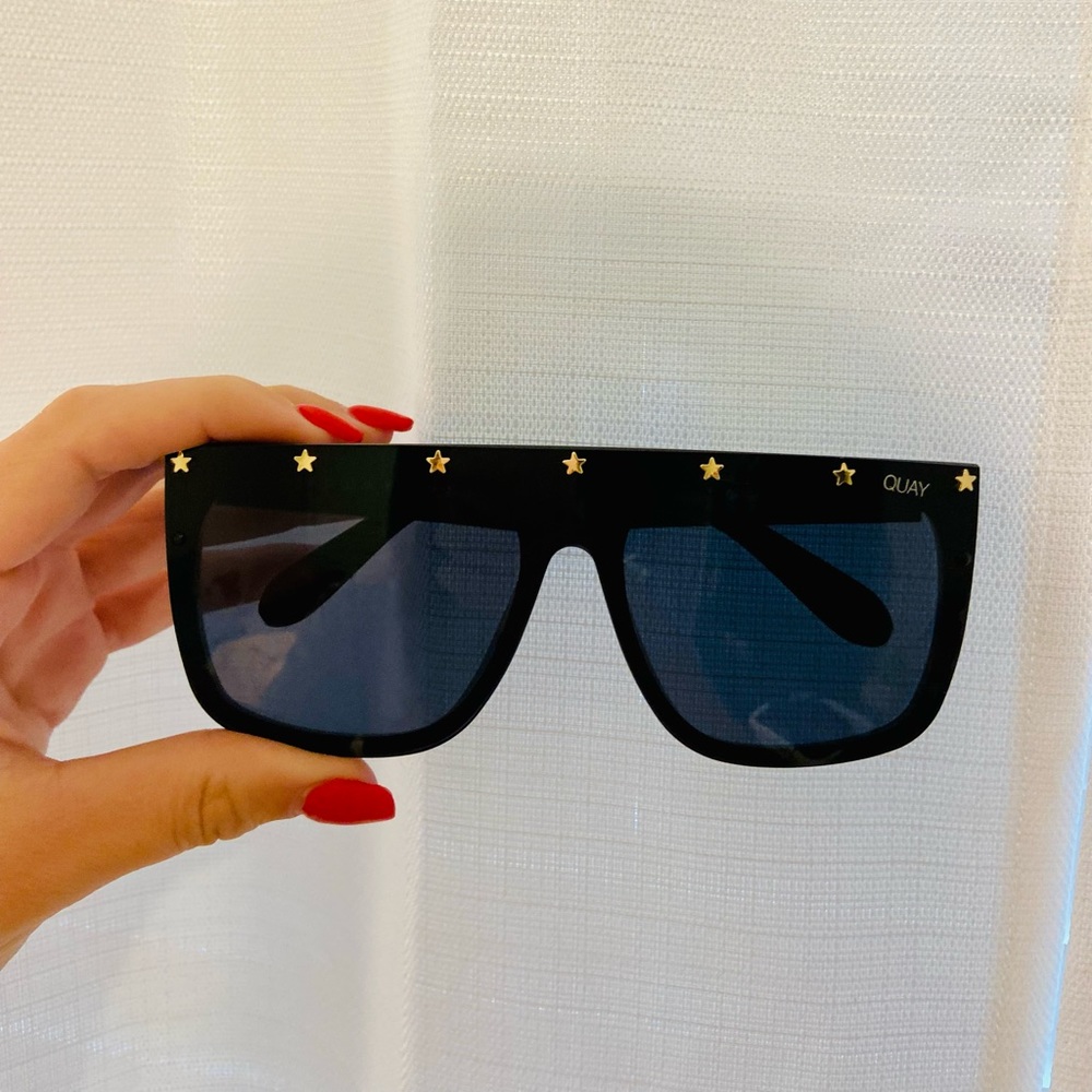 Quay Lizzo Jaded Sunglasses